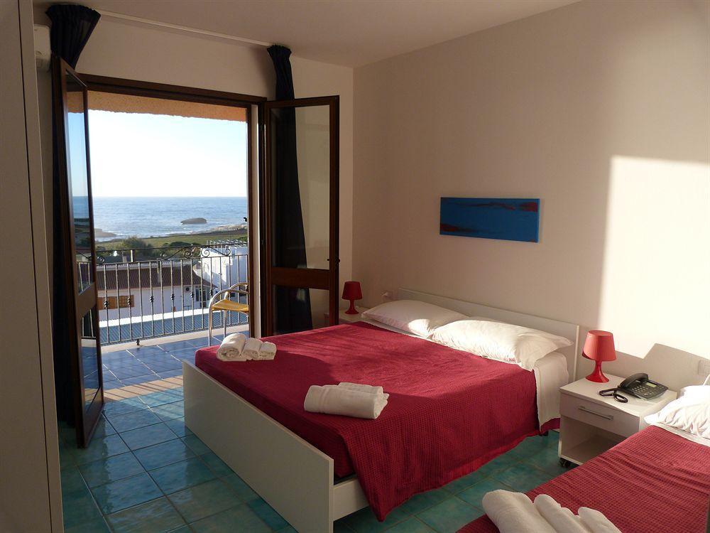 Hotel Bellavista S'Archittu Exterior photo